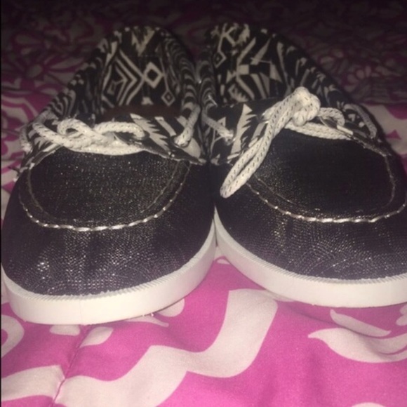 Aztec Shoes - Picture 2 of 2